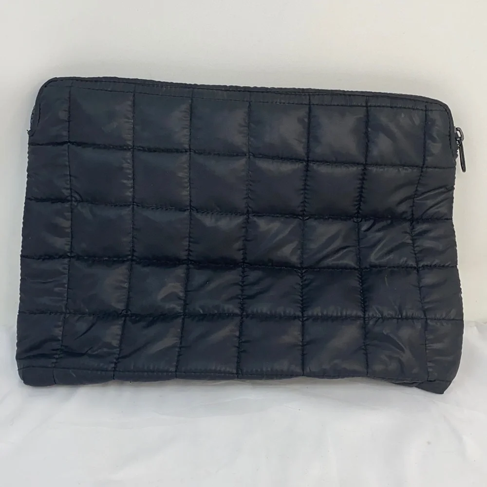 Large 15” Quilted Laptop Zip Pouch Clutch